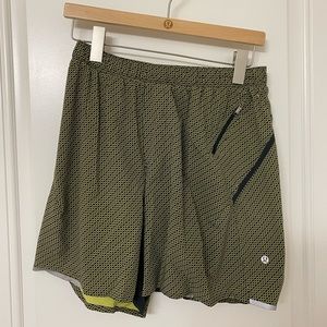Lululemon Mens 7” Short w/ Liner. Yellow/Charcoal.